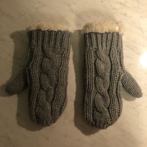 Gray knit mittens